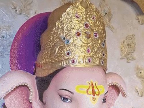 रायपुर के गोलबाजार में गणपति का स्वर्ण श्रृंगार: 750 ग्राम सोने और रत्नों से जड़ा मुकुट, कीमत 1 करोड़ से अधिक